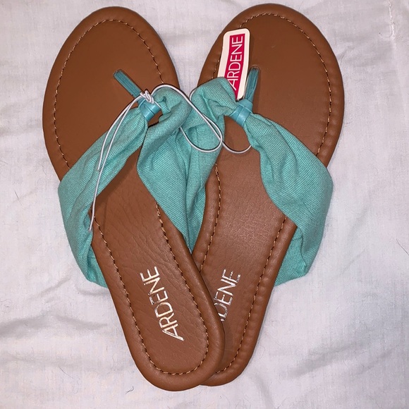 Ardene Shoes - Brand New Flip Flops! ⭐️ 2 for $15! ⭐️